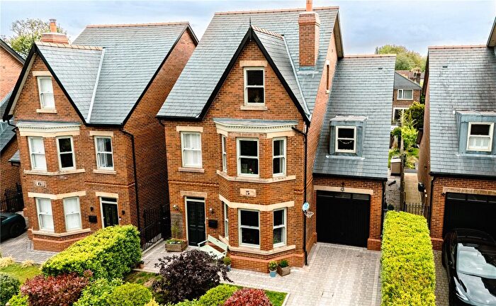 5 Bedroom Detached House For Sale In Harvey Close, Heaton Chapel, Stockport, SK4
