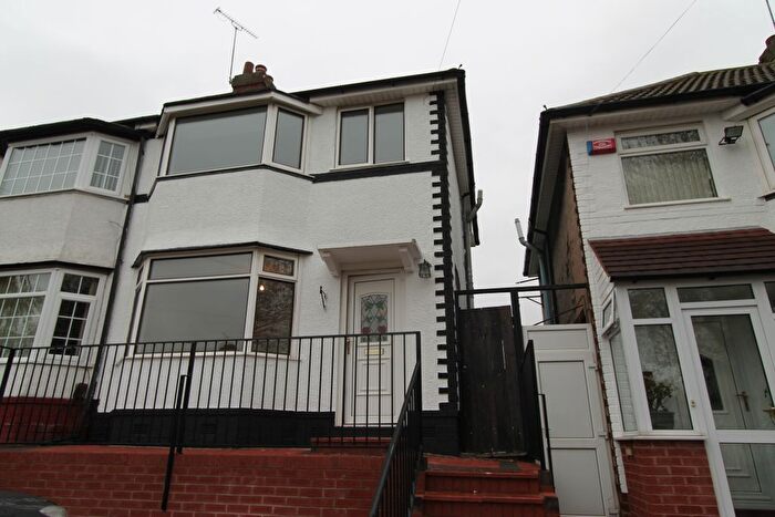 3 Bedroom Semi-detached House To Rent In Derrydown Road, Great Barr, B42