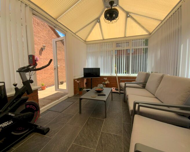 3 Bedroom Detached House For Sale In Woodcock Close, Birmingham, B31