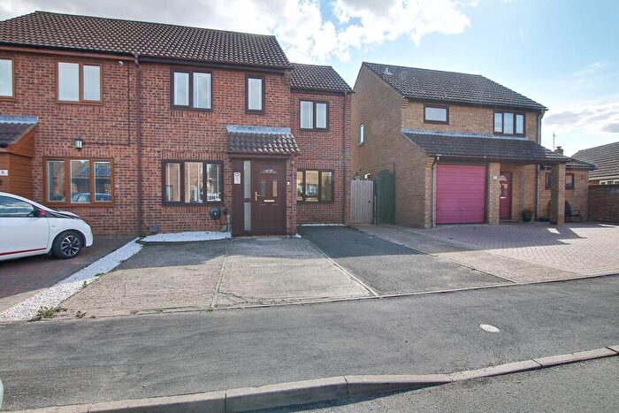3 Bedroom Semi-Detached House To Rent In Wesley Drive, Chatteris, PE16
