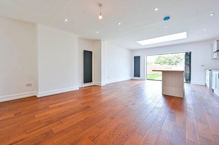 4 Bedroom Semi-detached House To Rent In Farm Way, Worcester Park, KT4