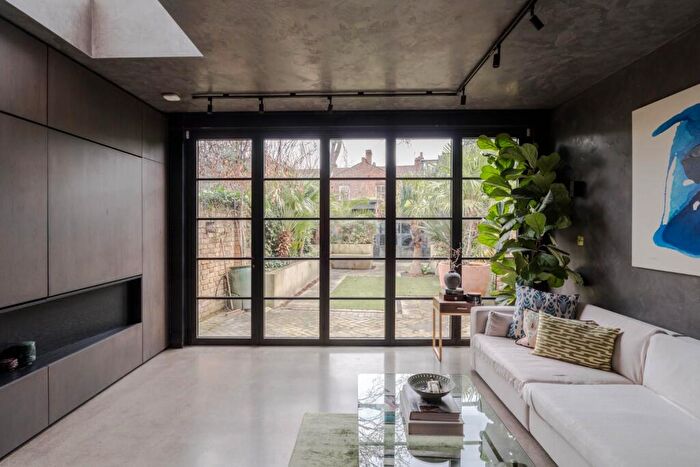 3 Bedroom Semi Detached House To Rent In Stanhope Gardens, Haringay, London, N4