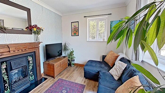 2 Bedroom Flat For Sale In Bluehouse Road, Cardiff, Llanishen, CF14