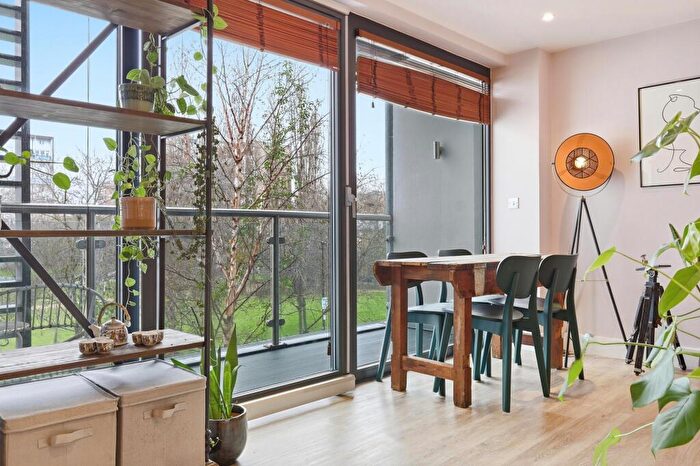 2 Bedroom Flat For Sale In Florida Street, London, E2