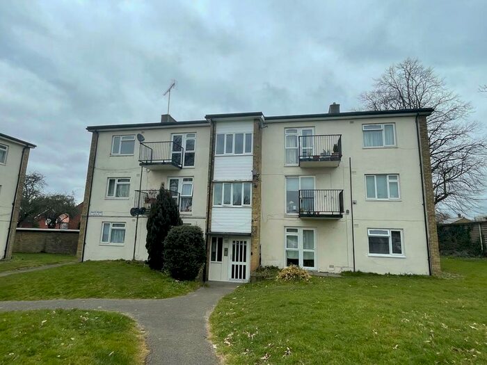 2 Bedroom Apartment To Rent In Days Mead, AL10