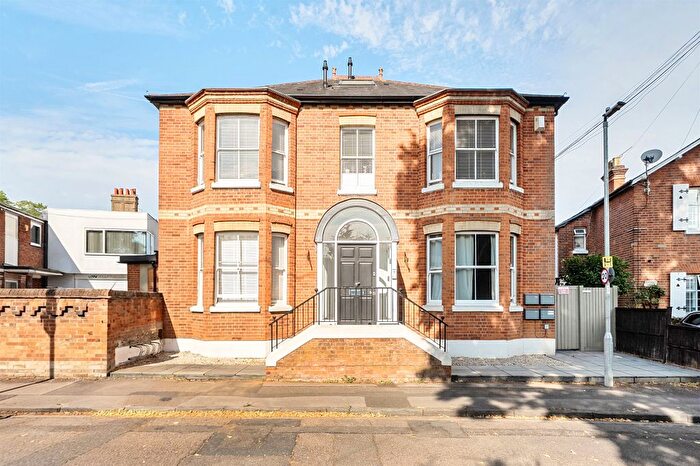 2 Bedroom Flat For Sale In St. Lukes Road, Maidenhead, SL6