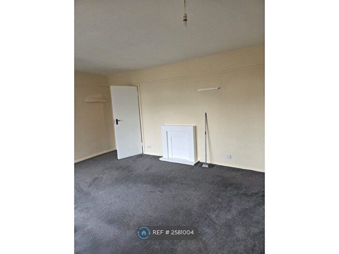 3 Bedroom Flat To Rent In Halliday Crescent, Southsea, PO4