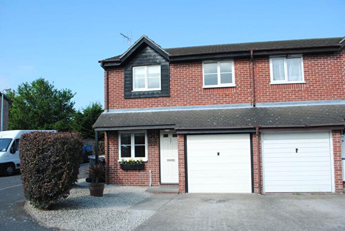3 Bedroom Semi-Detached House To Rent In Lesney Gardens, Rochford, SS4