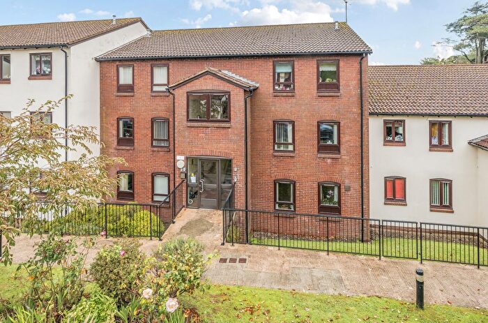 2 Bedroom Flat For Sale In Pebble Court, Paignton, Torbay, TQ4