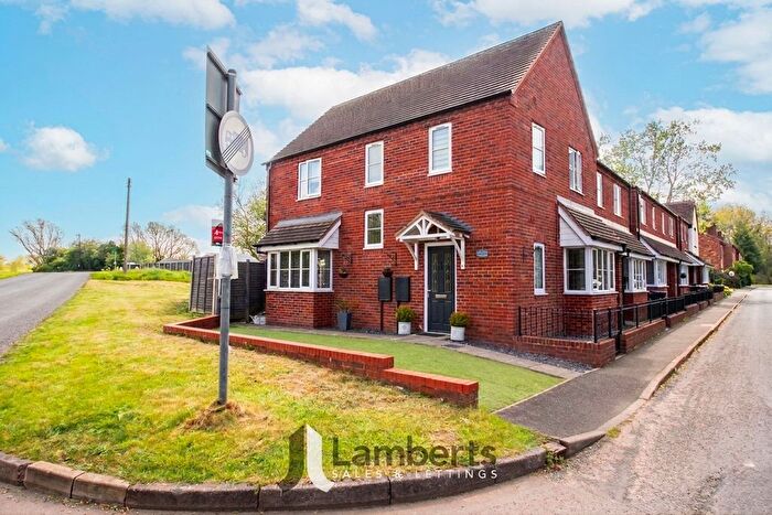 3 Bedroom Semi-detached House For Sale In Green Lane, Studley, B80