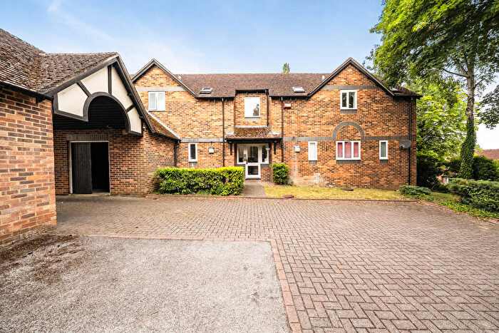2 Bedroom Apartment For Sale In Cherry Grove, Hungerford, RG17
