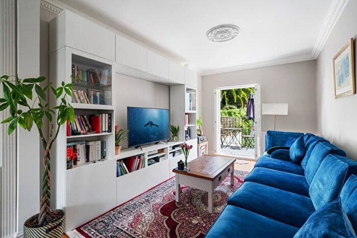 3 Bedroom Flat To Rent In Winifred Road, London, SW19