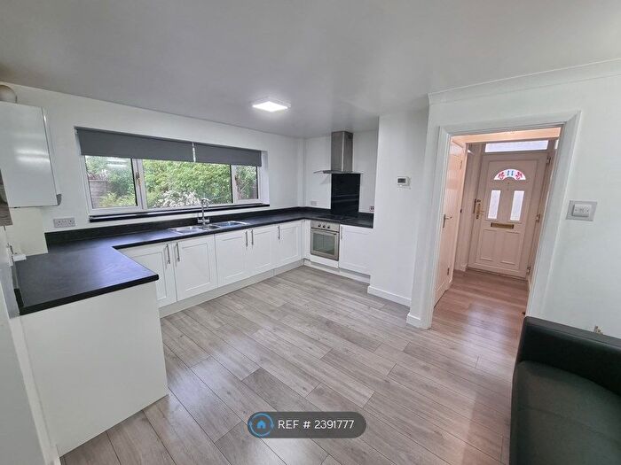 3 Bedroom Flat To Rent In Hamlet Drive, Colchester, CO4