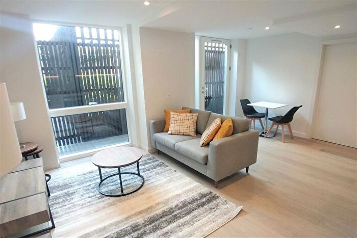 1 Bedroom Flat To Rent In Albion Court, Hammersmith, W6