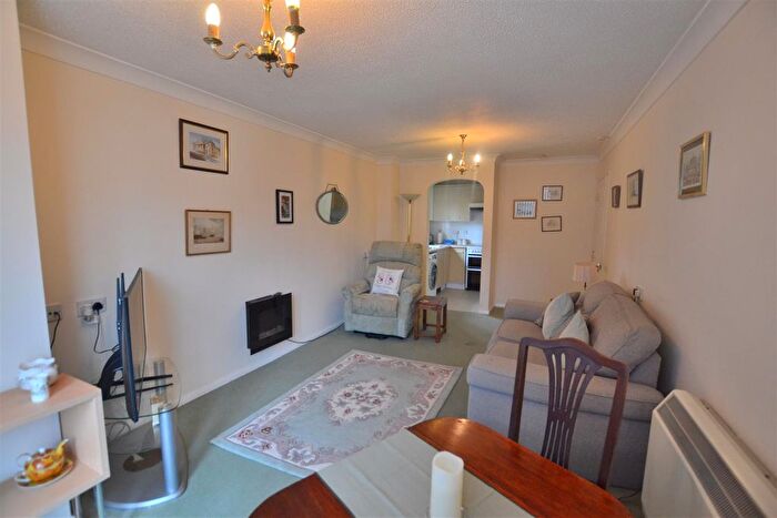1 Bedroom Flat For Sale In Pinewood Court, Fleet, GU51