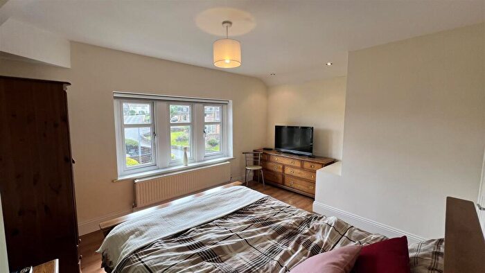 2 Bedroom End Of Terrace House To Rent In Yew Tree Road, Shepley, Huddersfield, HD8