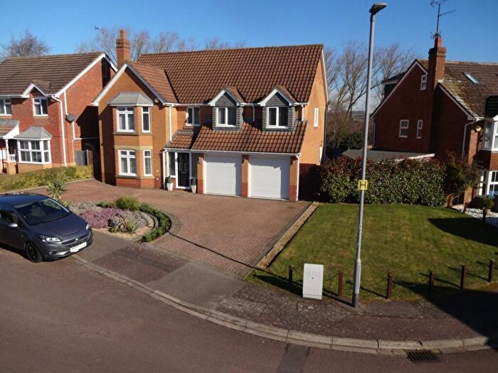 5 Bedroom Detached House For Sale In Gatehill Gardens, Luton, Bedfordshire, LU3