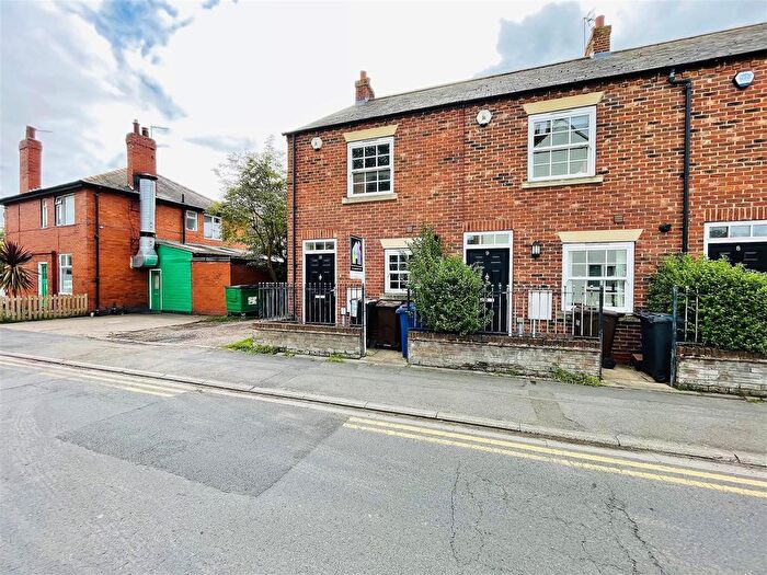 2 Bedroom End Of Terrace House To Rent In Barfoss Place, Selby, YO8