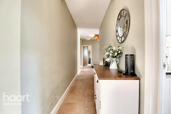 5 Bedroom Detached House For Sale In South Avenue, Basildon, SS16