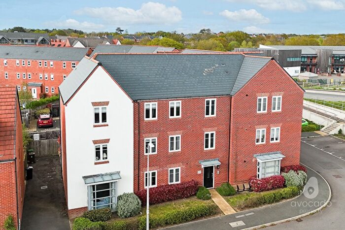 2 Bedroom Flat For Sale In Ifould Crescent, Wokingham, Berkshire, RG40