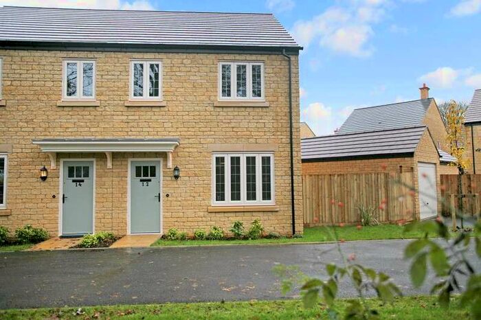 3 Bedroom Semi-Detached House To Rent In Simms Lane, Chipping Norton. OX7