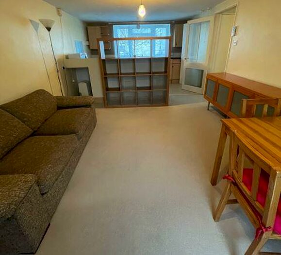 1 Bedroom Flat To Rent In Caburn Court, Crawley, West Sussex, RH11