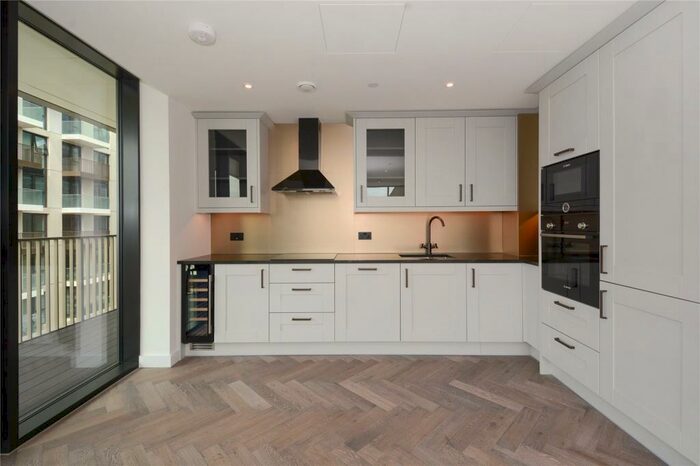 2 Bedroom Flat To Rent In Merino Gardens, London, E1W