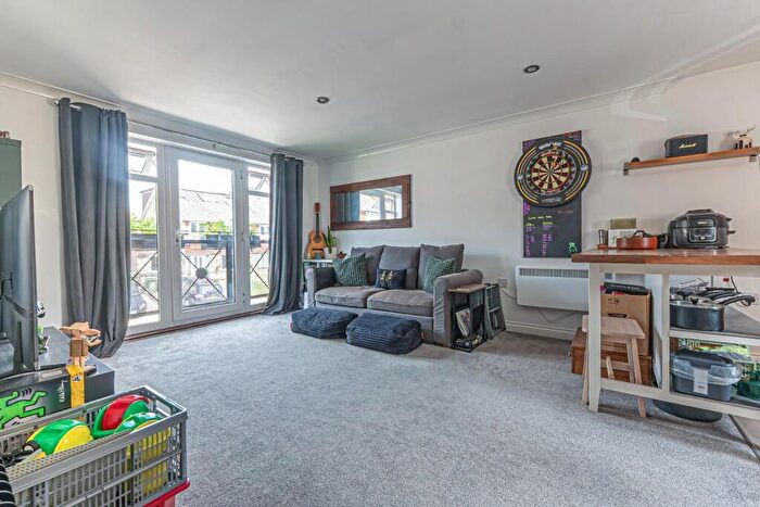 2 Bedroom Flat For Sale In Cobbetts Ride, Tring, HP23