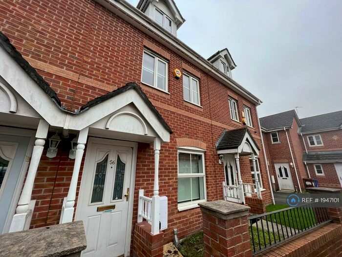 3 Bedroom Semi-Detached House To Rent In Leegrange Road, Manchester, M9