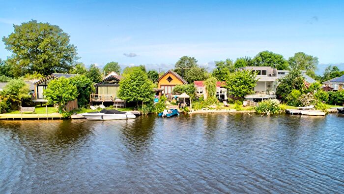 1 Bedroom Detached House To Rent In Wheatleys Eyot, Sunbury-On-Thames, TW16