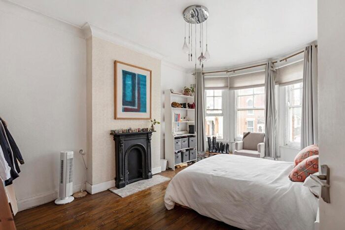 2 Bedroom Flat For Sale In Bedford Road, Clapham North, SW4