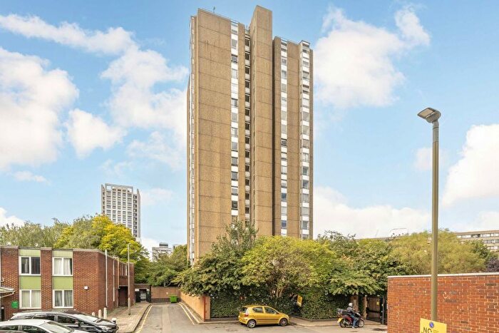 2 Bedroom Flat To Rent In Bramlands Close, Battersea, SW11