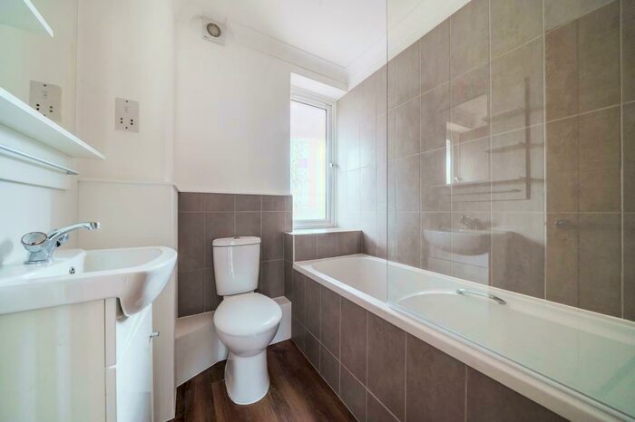 2 Bedroom Apartment To Rent In Lizmans Court, East Oxford, OX4