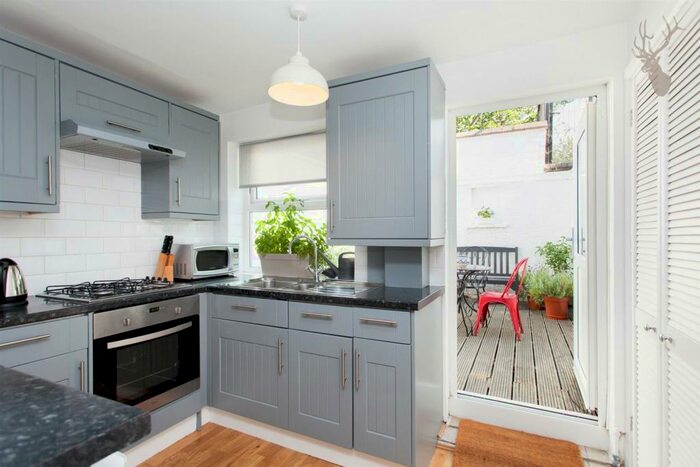 3 Bedroom Detached House To Rent In Wrights Road, Bow, London, E3