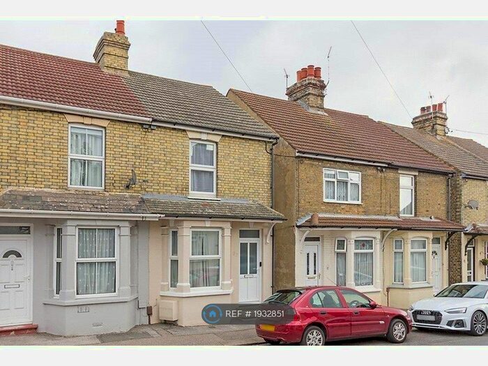 3 Bedroom Semi-Detached House To Rent In Hythe Road, Sittingbourne, ME10