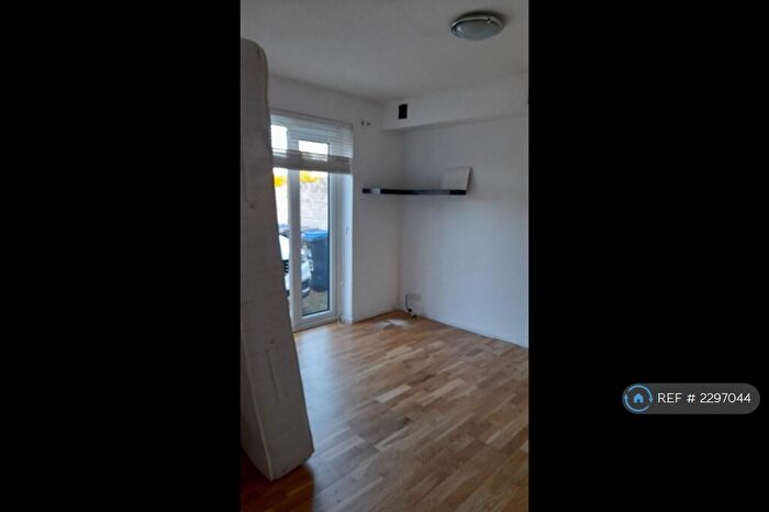 1 Bedroom Flat To Rent In Townsend Lane, Old Woking, Woking, GU22