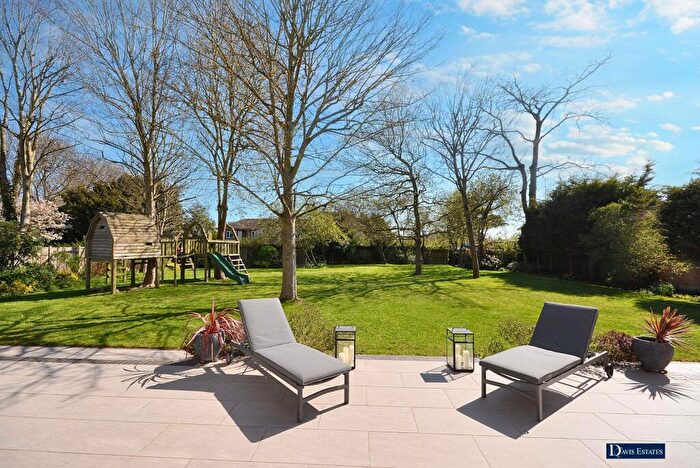 5 Bedroom Detached House For Sale In Nelmes Road, Emerson Park, Hornchurch, RM11