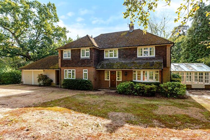 4 Bedroom Detached House For Sale In Ford Lane, Wrecclesham, Farnham, Surrey, GU10