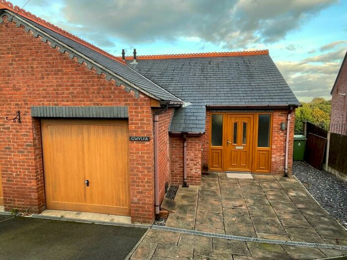 3 Bedroom Semi-Detached House To Rent In Francis Road, Moss, LL11