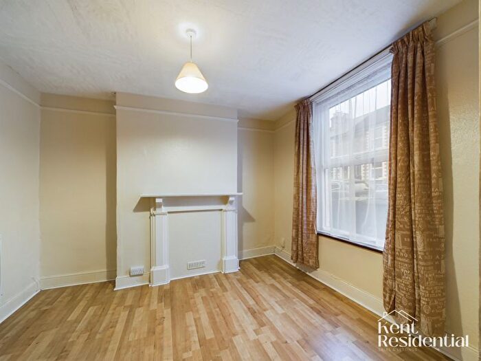 3 Bedroom Terraced House To Rent In John Street, Maidstone, Kent, ME14