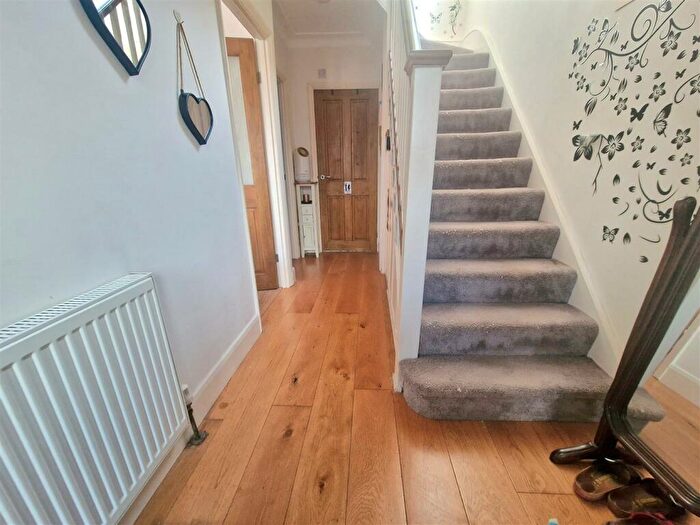 3 Bedroom End Of Terrace House For Sale In Brunswick Park Road, New Southgate, N11