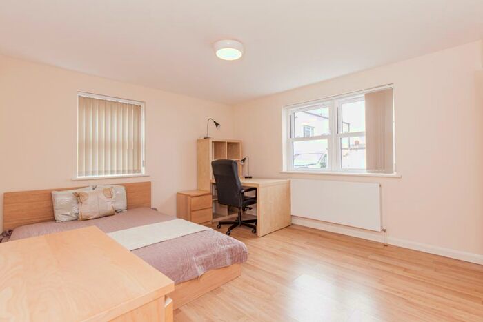 1 Bedroom Flat To Rent In Cowley Road, Oxford, OX4