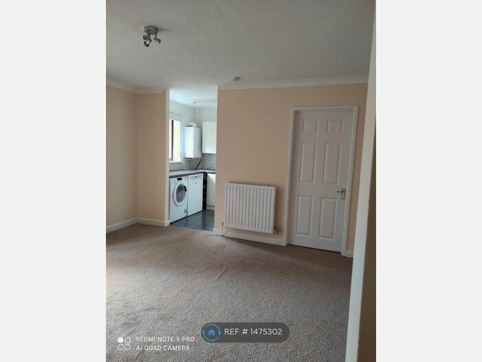 Studio To Rent In Bicknell Gardens, Yeovil, BA21