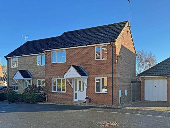 3 Bedroom Semi-Detached House To Rent In Ravel Close, Stamford, PE9