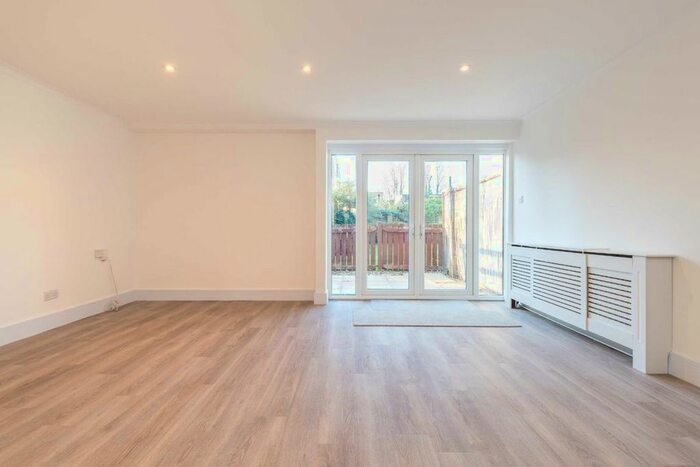 3 Bedroom Property To Rent In Chandler Close, Hampton, TW12