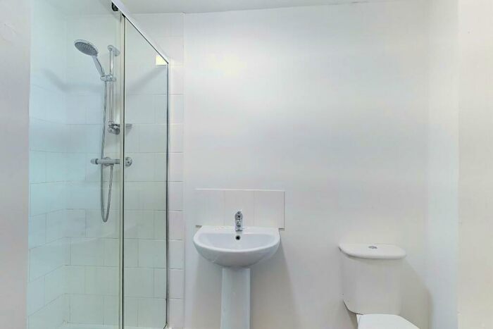 2 Bedroom Flat To Rent In - Berwick Street, L6