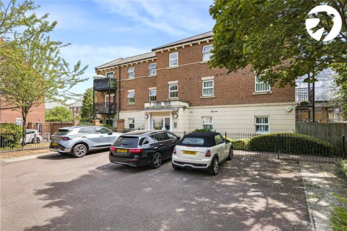2 Bedroom Flat For Sale In Empire Walk, Greenhithe, Kent, DA9