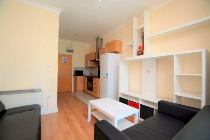 Studio To Rent In High Street, Slough, SL1