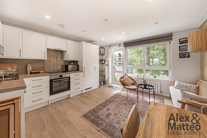 3 Bedroom Flat To Rent In Thetford House, Bermondsey, SE1