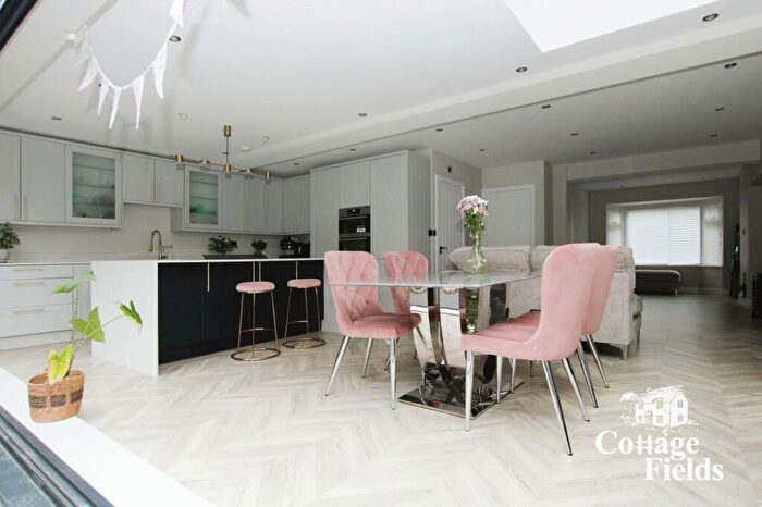 5 Bedroom House To Rent In Orchard Way, Enfield, - Space, Space & More Space..., EN1